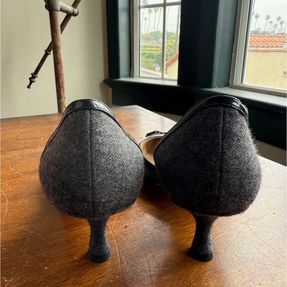Manolo Blahnik Grey Wool D’Orsay Kitten Heels size 40 - Picture 6 of 8